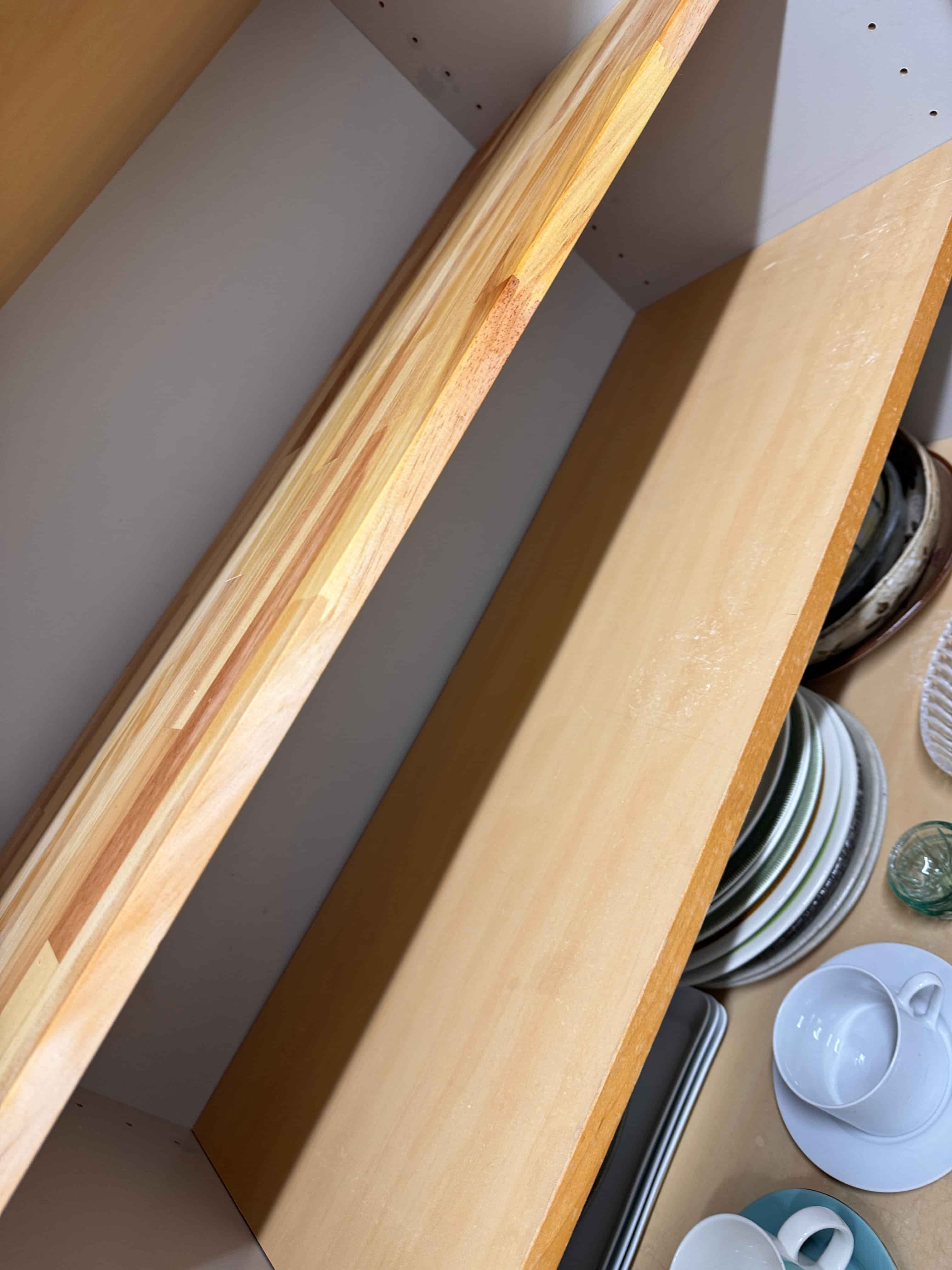 ◇無印良品の食器棚を補強しました。MDF棚板から頑丈な木製棚板へ